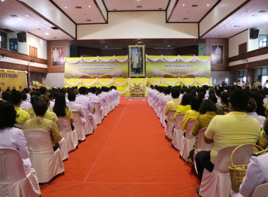 พิธีสวดพระพุทธมนต์และทำบุญตักบาตรถวายพระราชกุศล ... พารามิเตอร์รูปภาพ 11